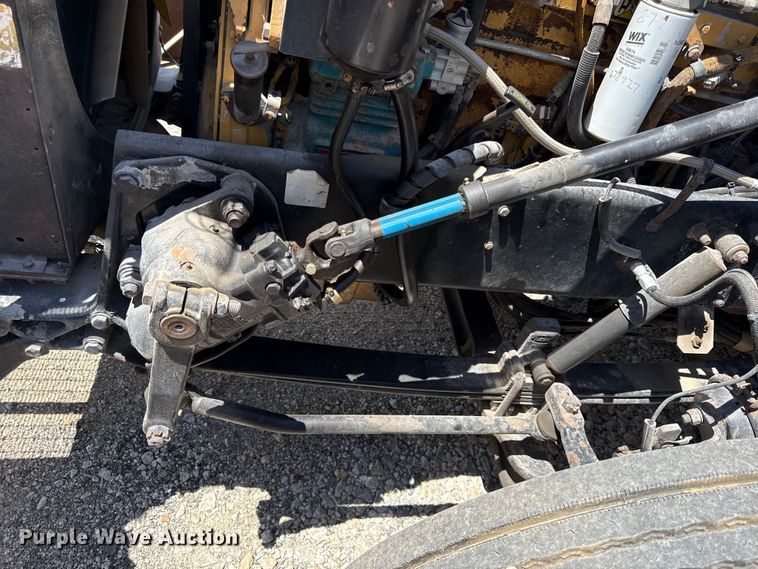 image for item EC4580 2000 Peterbilt 377 semi truck