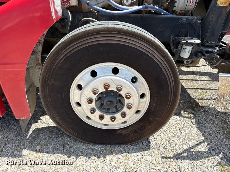 image for item EC4580 2000 Peterbilt 377 semi truck