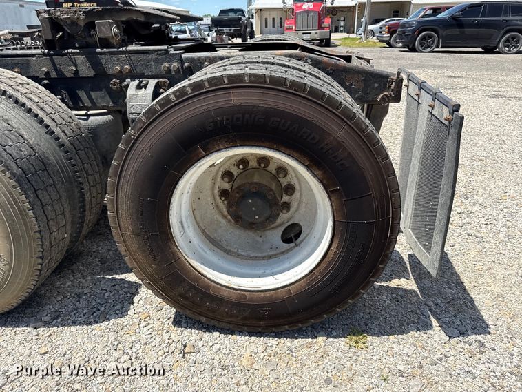 image for item EC4580 2000 Peterbilt 377 semi truck