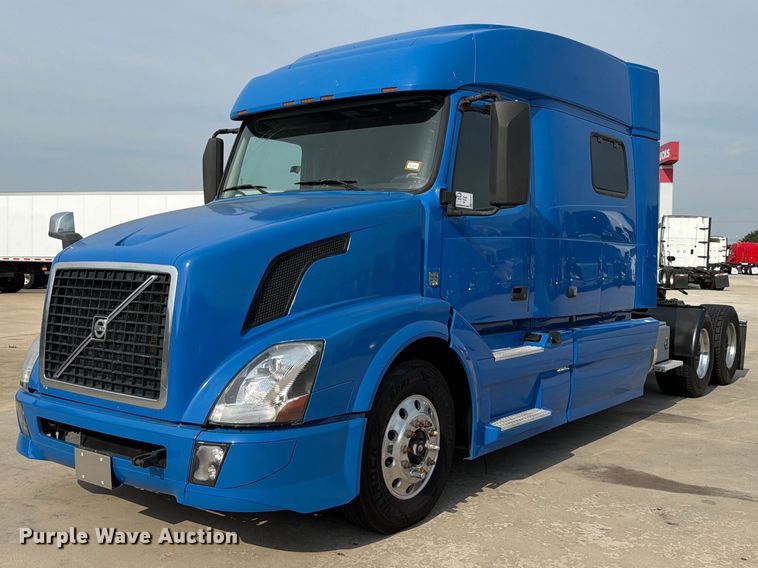 image for item ED5227 2013 Volvo VNL 730 semi truck