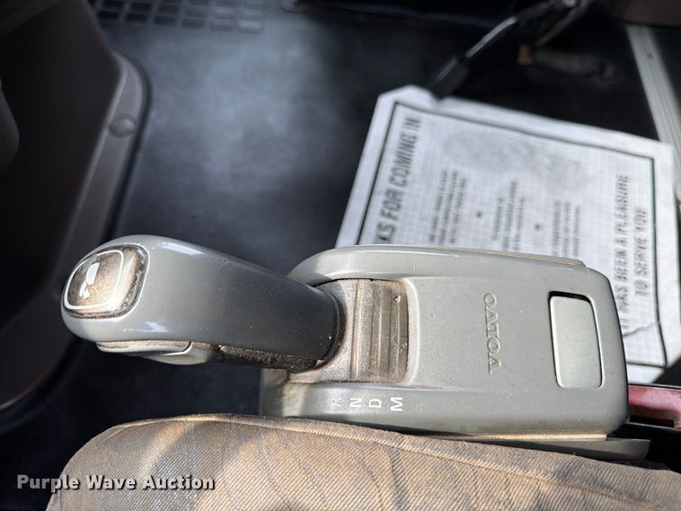 image for item ED5227 2013 Volvo VNL 730 semi truck