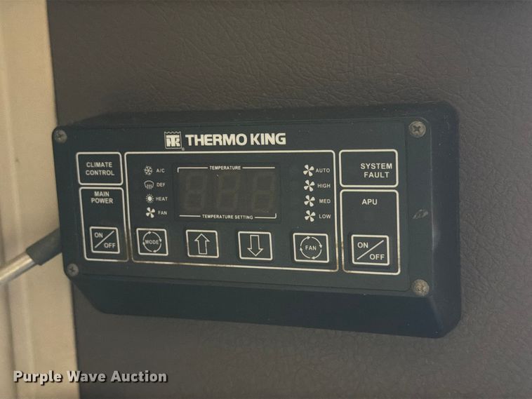 image for item ED5227 2013 Volvo VNL 730 semi truck