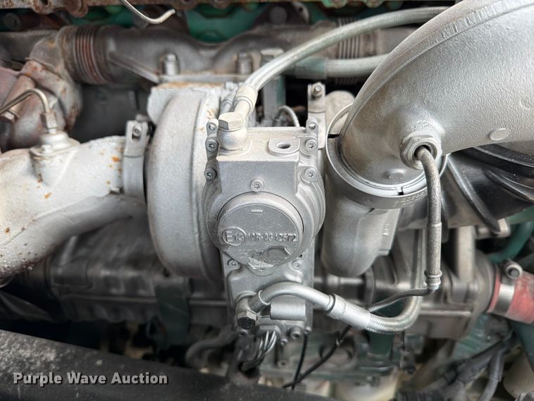 image for item ED5227 2013 Volvo VNL 730 semi truck