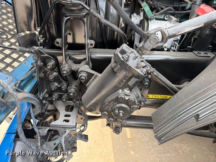 image for item ED5227 2013 Volvo VNL 730 semi truck