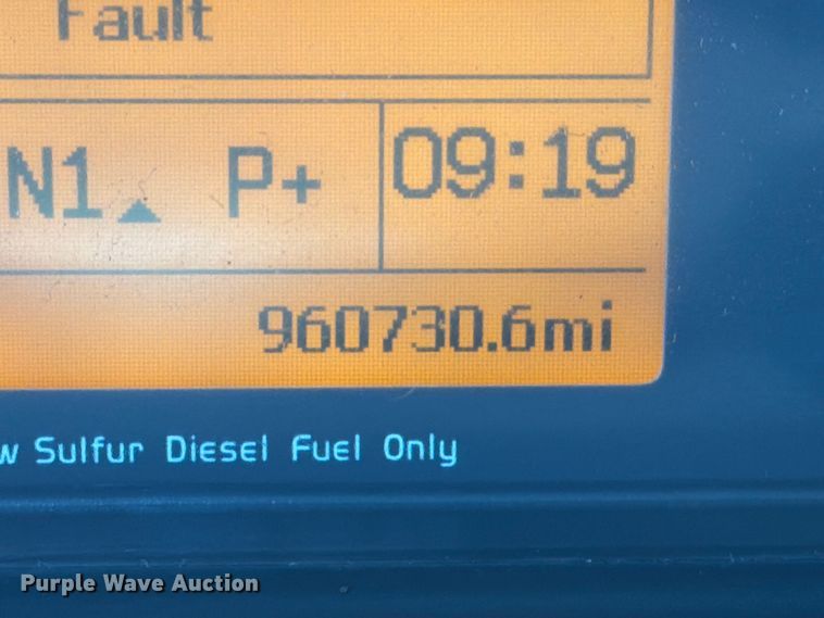 image for item ED5227 2013 Volvo VNL 730 semi truck