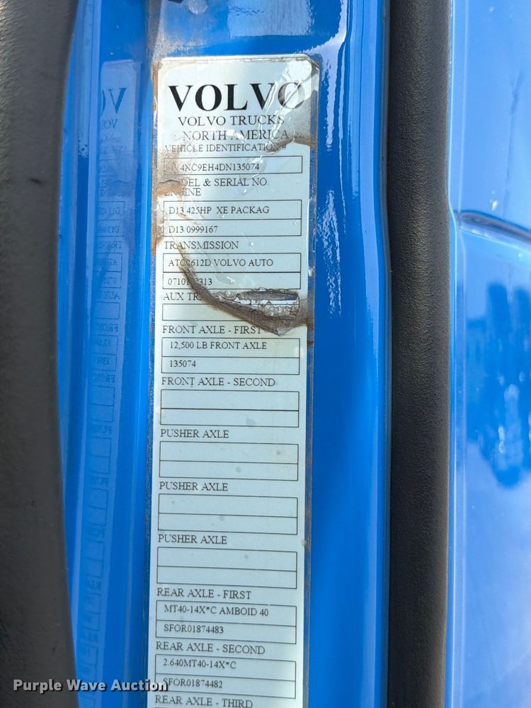 image for item ED5227 2013 Volvo VNL 730 semi truck