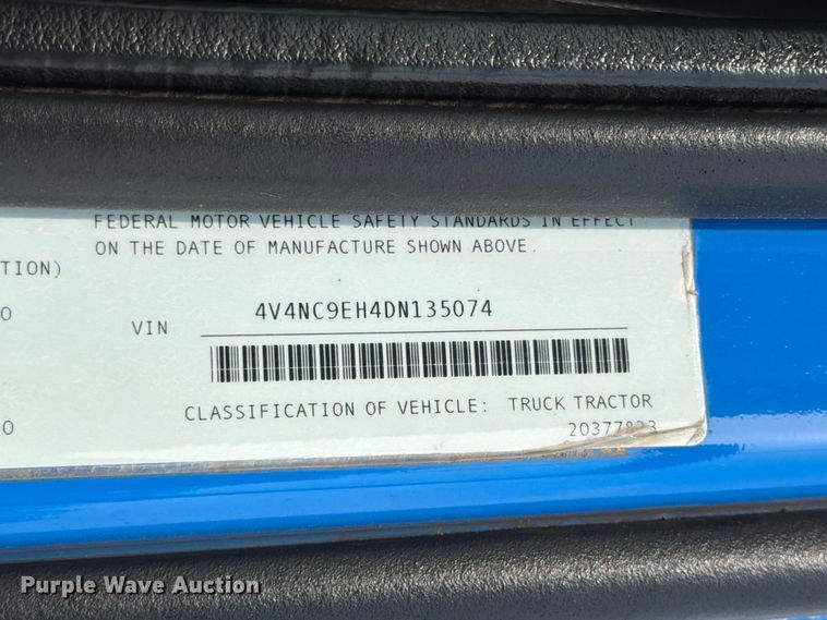 image for item ED5227 2013 Volvo VNL 730 semi truck