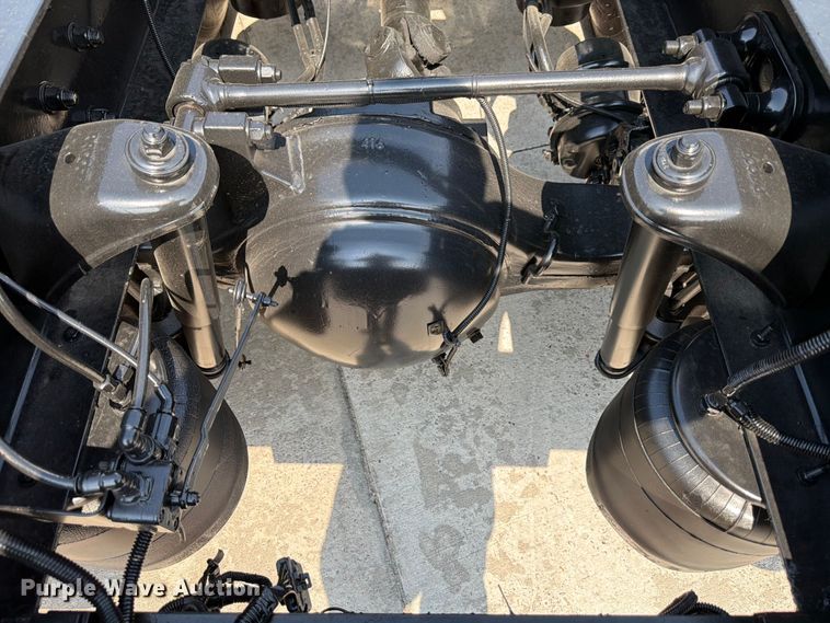 image for item ED5229 2014 Kenworth T680 semi truck