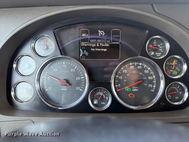 image for item ED5229 2014 Kenworth T680 semi truck