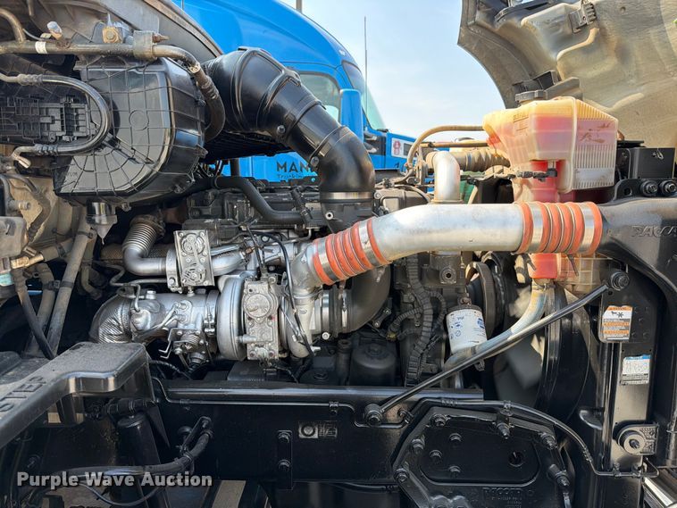 image for item ED5229 2014 Kenworth T680 semi truck