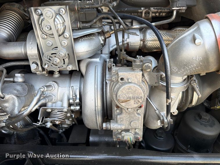 image for item ED5229 2014 Kenworth T680 semi truck
