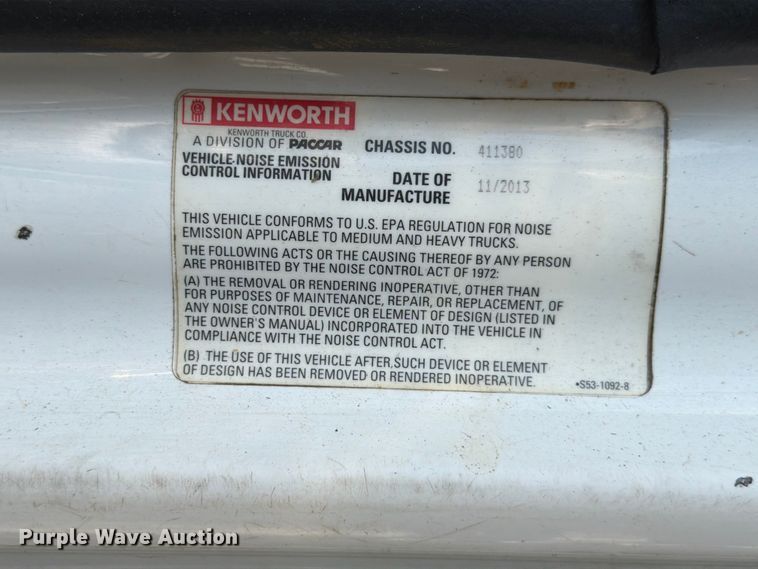 image for item ED5229 2014 Kenworth T680 semi truck
