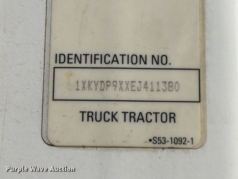 image for item ED5229 2014 Kenworth T680 semi truck