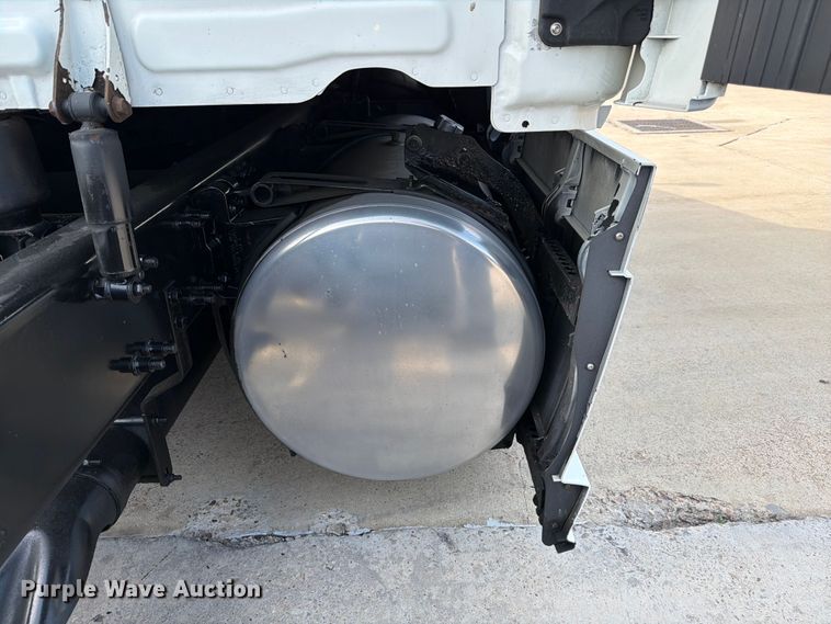 image for item ED5230 2013 Freightliner Cascadia semi truck