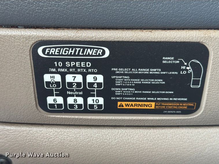 image for item ED5230 2013 Freightliner Cascadia semi truck