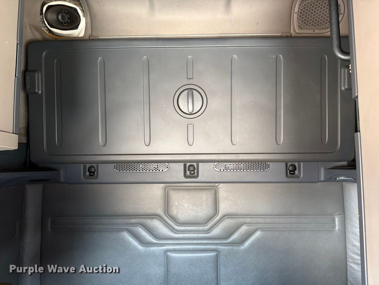 image for item ED5230 2013 Freightliner Cascadia semi truck