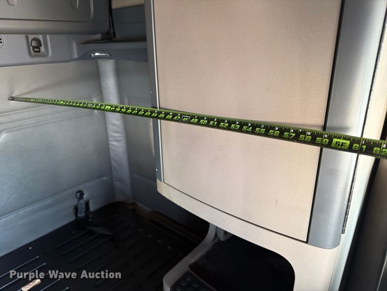 image for item ED5230 2013 Freightliner Cascadia semi truck