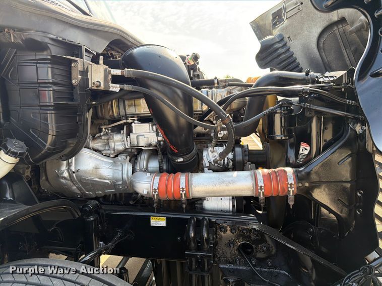 image for item ED5230 2013 Freightliner Cascadia semi truck