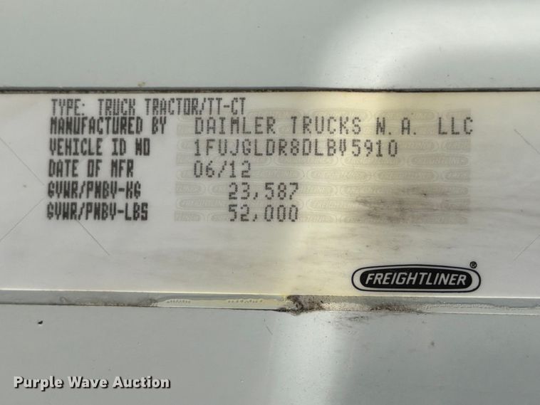 image for item ED5230 2013 Freightliner Cascadia semi truck