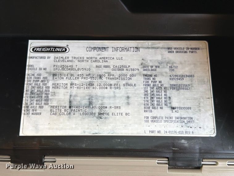 image for item ED5230 2013 Freightliner Cascadia semi truck