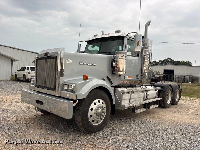 image for item ED5236 2022 Western Star 4900EX semi truck