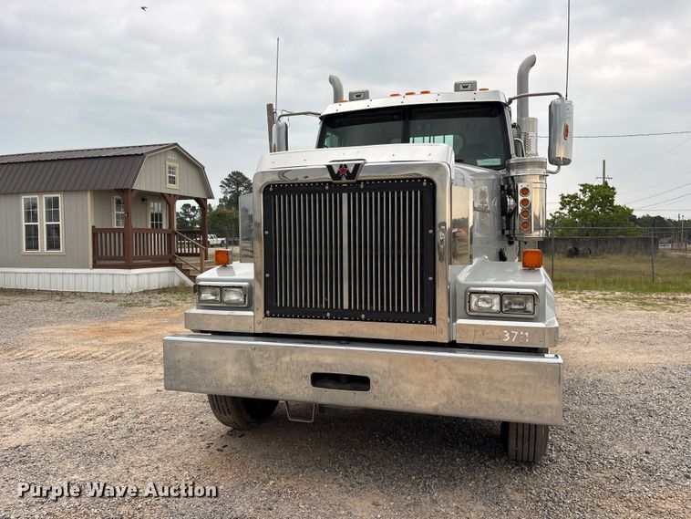 image for item ED5236 2022 Western Star 4900EX semi truck