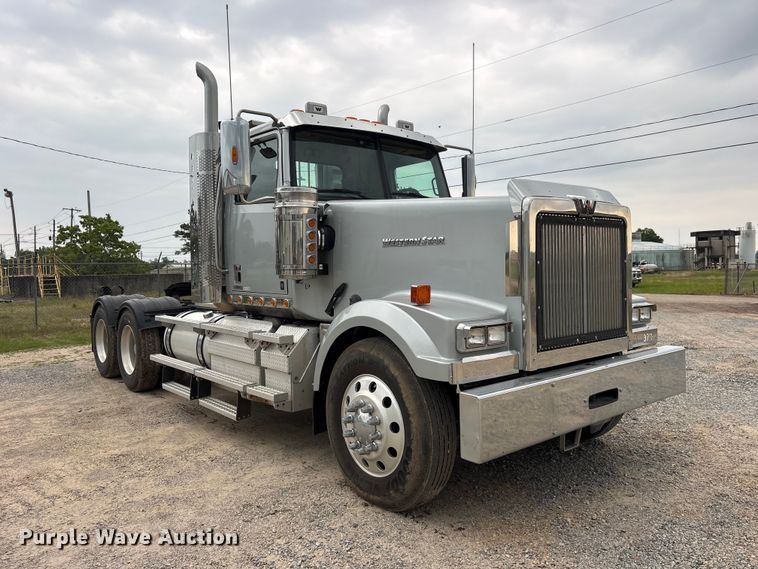 image for item ED5236 2022 Western Star 4900EX semi truck