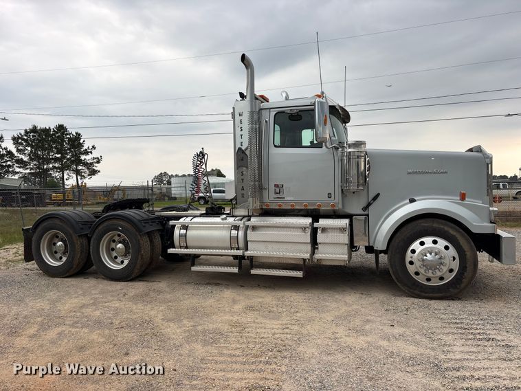 image for item ED5236 2022 Western Star 4900EX semi truck