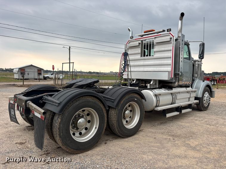 image for item ED5236 2022 Western Star 4900EX semi truck