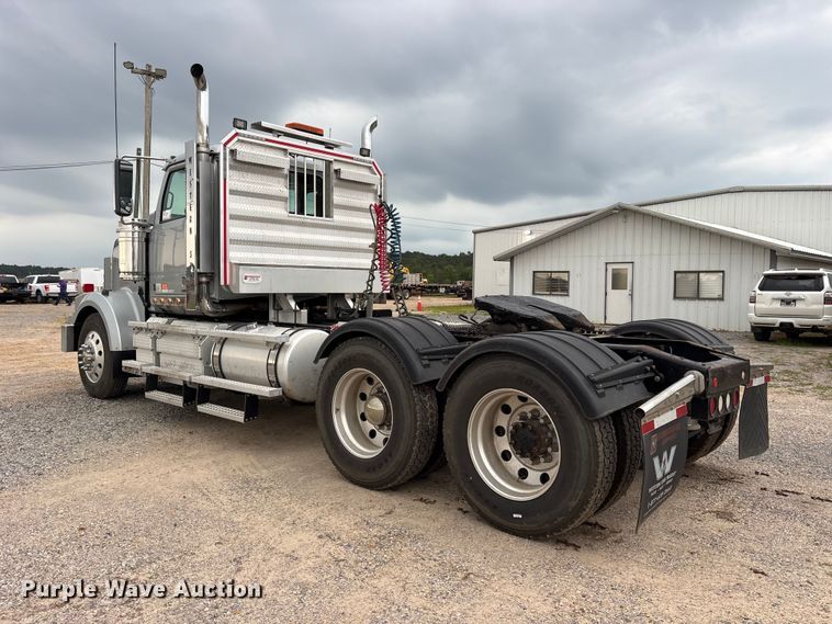 image for item ED5236 2022 Western Star 4900EX semi truck