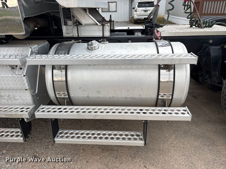 image for item ED5236 2022 Western Star 4900EX semi truck
