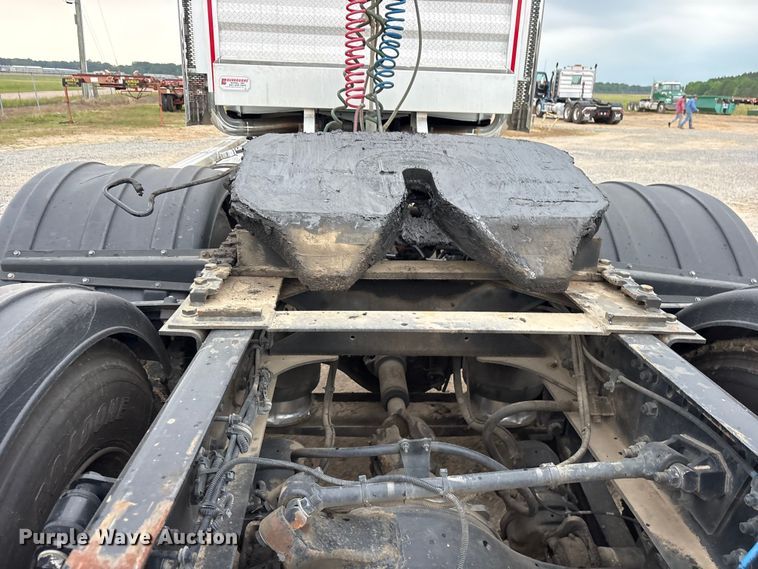 image for item ED5236 2022 Western Star 4900EX semi truck