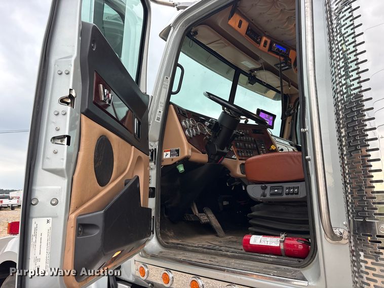 image for item ED5236 2022 Western Star 4900EX semi truck