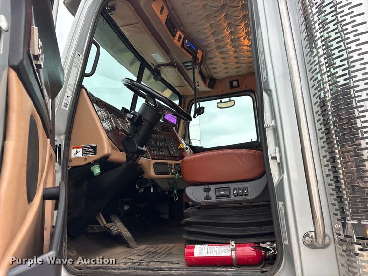 image for item ED5236 2022 Western Star 4900EX semi truck