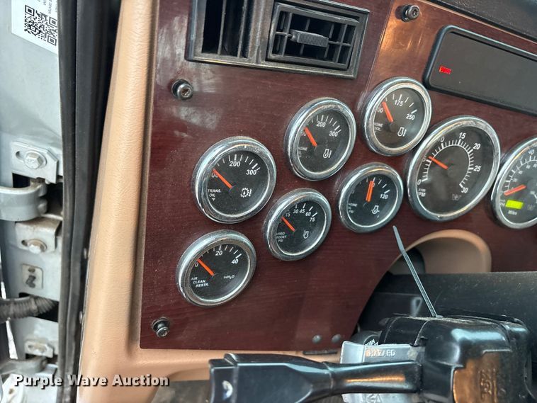 image for item ED5236 2022 Western Star 4900EX semi truck