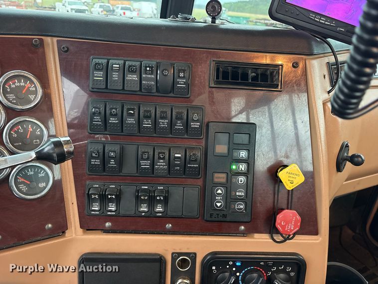 image for item ED5236 2022 Western Star 4900EX semi truck