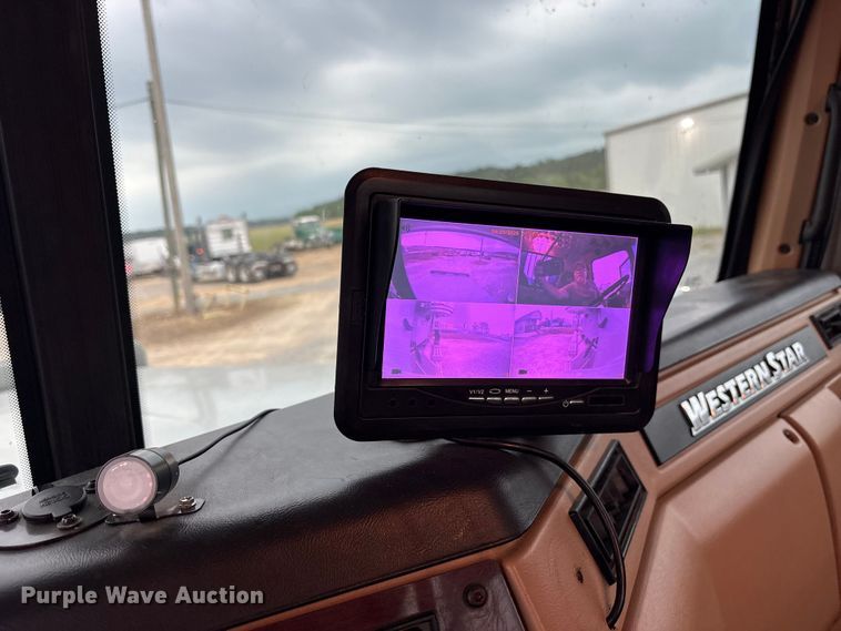 image for item ED5236 2022 Western Star 4900EX semi truck