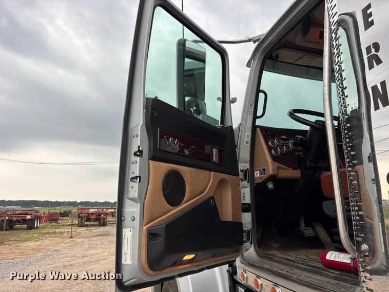 image for item ED5236 2022 Western Star 4900EX semi truck
