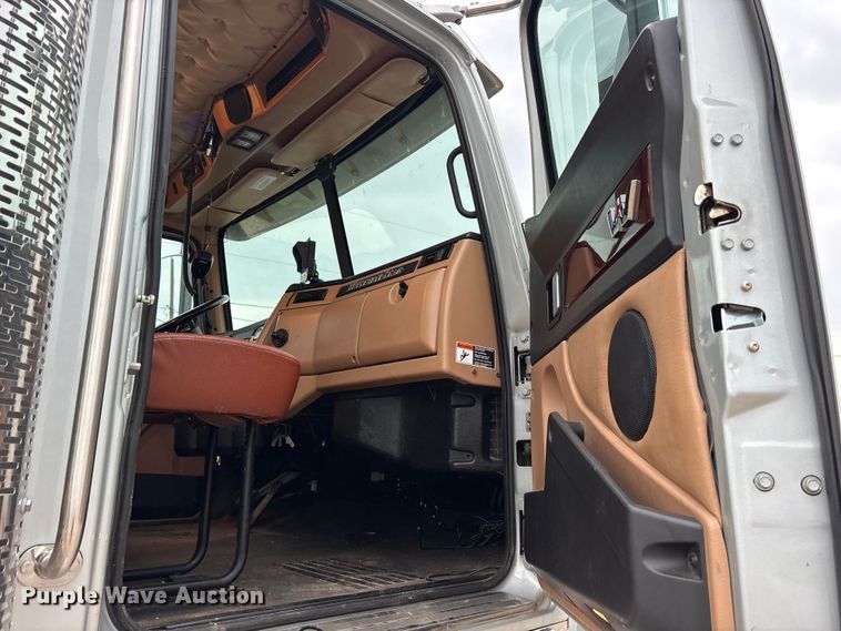 image for item ED5236 2022 Western Star 4900EX semi truck