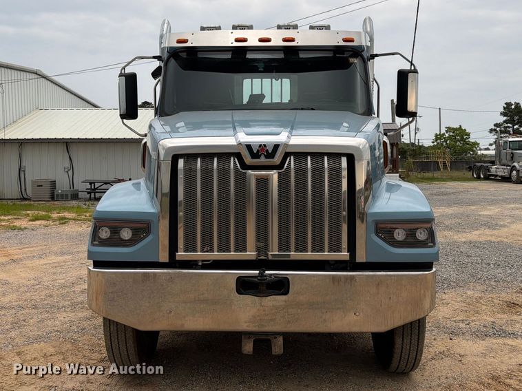 image for item ED5237 2022 Western Star 49X semi truck