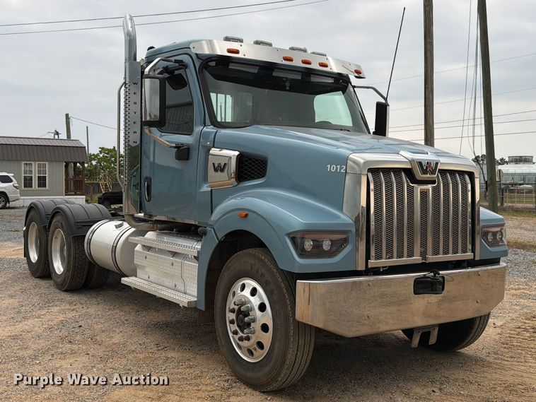 image for item ED5237 2022 Western Star 49X semi truck