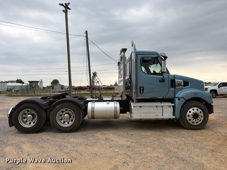 image for item ED5237 2022 Western Star 49X semi truck