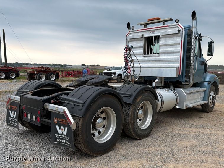 image for item ED5237 2022 Western Star 49X semi truck