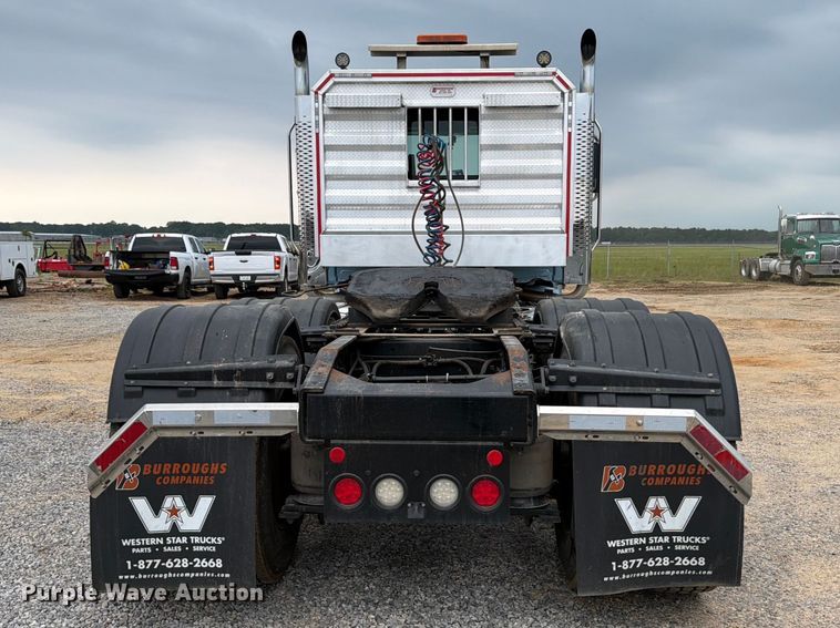 image for item ED5237 2022 Western Star 49X semi truck