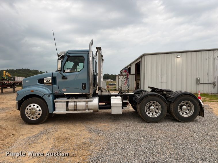 image for item ED5237 2022 Western Star 49X semi truck