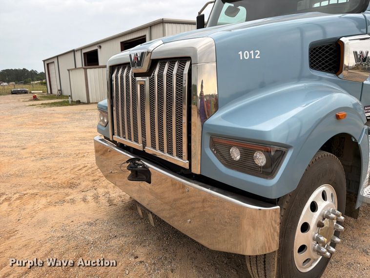 image for item ED5237 2022 Western Star 49X semi truck