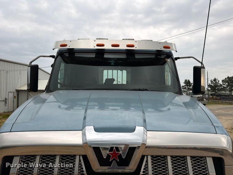 image for item ED5237 2022 Western Star 49X semi truck