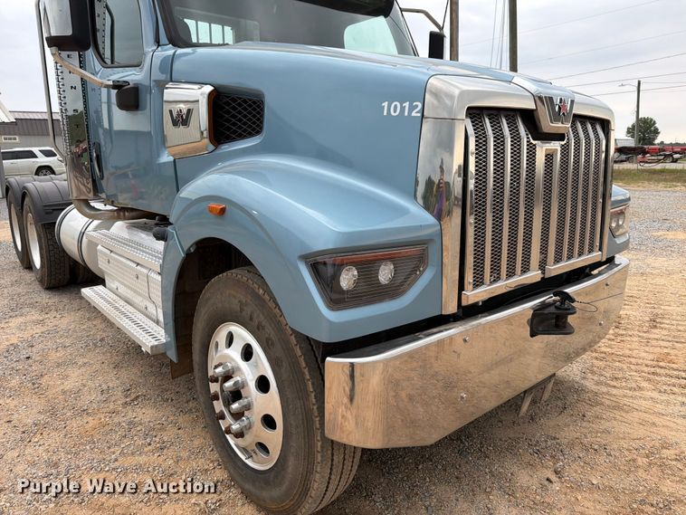 image for item ED5237 2022 Western Star 49X semi truck