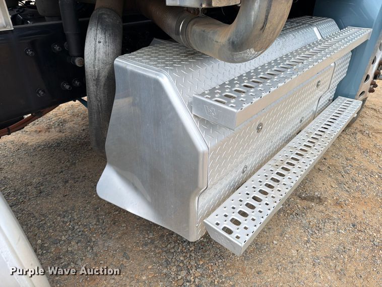 image for item ED5237 2022 Western Star 49X semi truck
