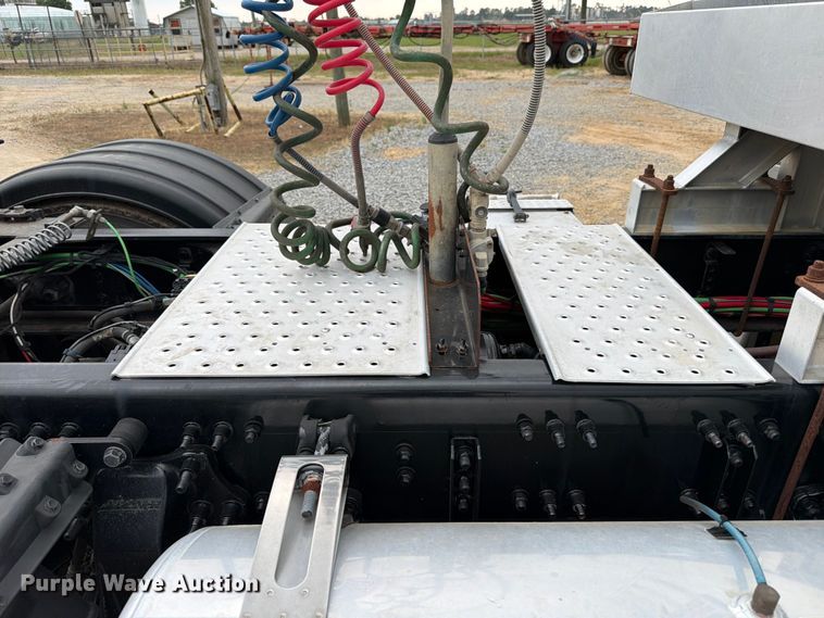 image for item ED5237 2022 Western Star 49X semi truck